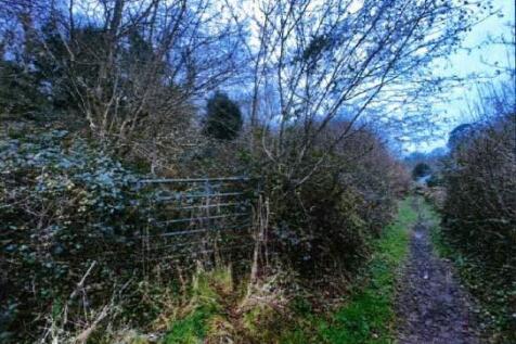 footpath leading to entrance to land.jpg