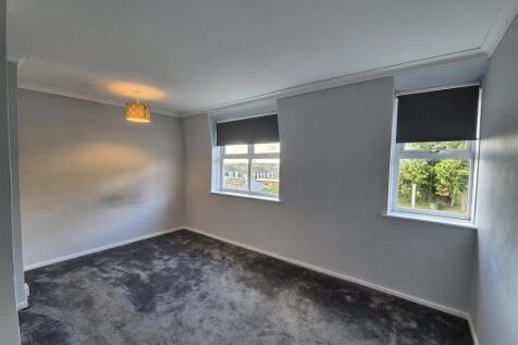 Rear bedroom