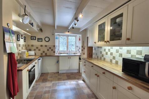 Kitchen 2.jpg