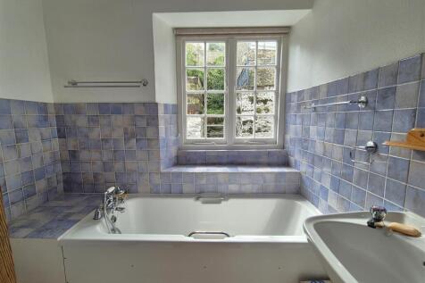 Bathroom.jpg