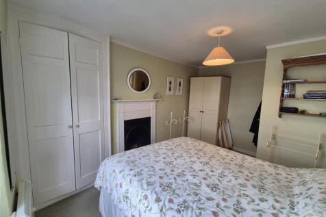 Bedroom 1 (2).jpg