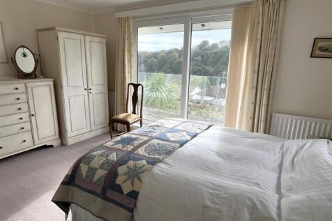 Principal bedroom.JPG