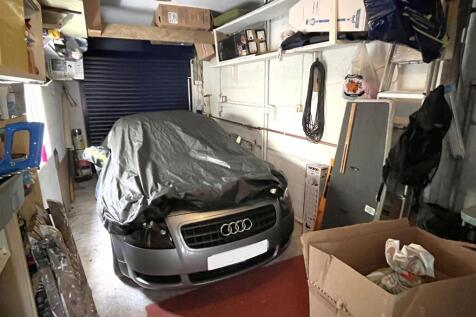 garage without number plate.JPG