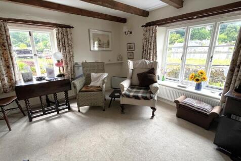 sitting room (1).JPG