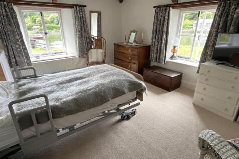 main bedroom 1.JPG