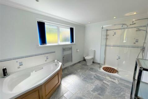 Ensuite.JPG