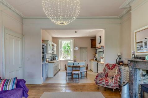 Kitchen &amp; Lounge