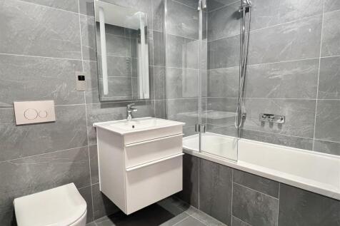 Family Bathroom: