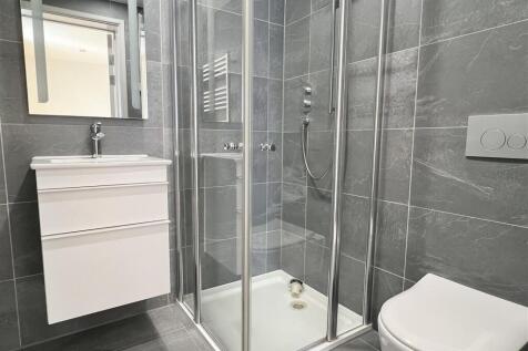 E-Suite Shower Room: