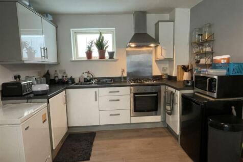 Kitchen Area: