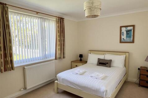 Double Bedroom: