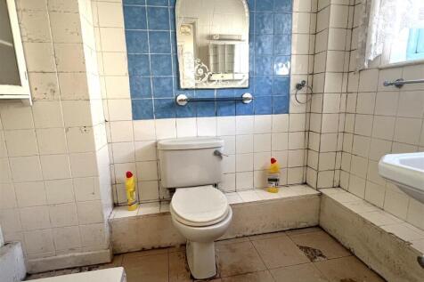 Shower Room: