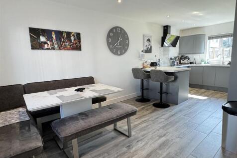 Dining Area (2)