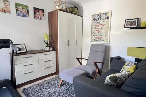 Bedroom/Study Room/Additional Lounge