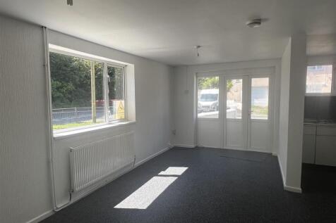 FORMER GARAGE EXTENSION POSSIBLE ANNEXE