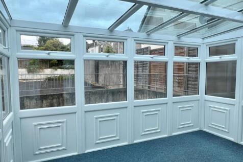 Conservatory/Sun Room: