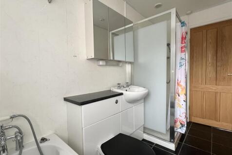 Family Bathroom: