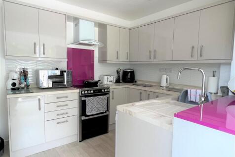 Kitchen/Breakfast Room: