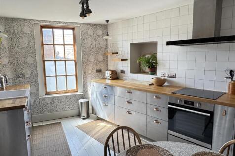 Lounge Kitchen