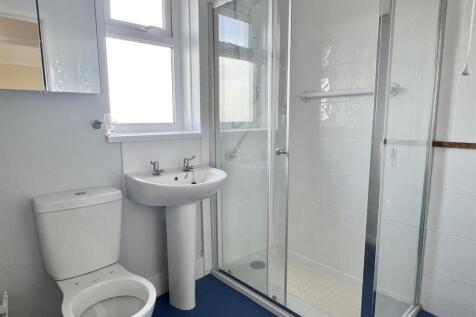 Shower Room: