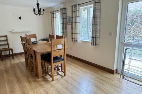 Dining Room/Bed 4