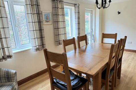 Dining Room/Bed 4