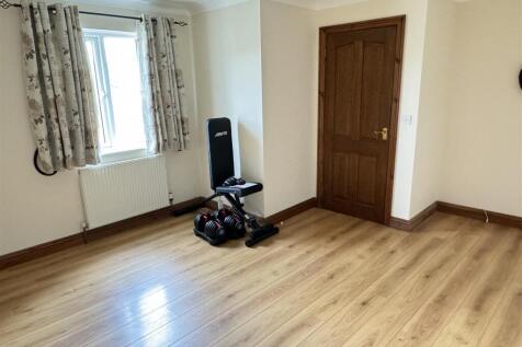 Sitting Room/Bed 5