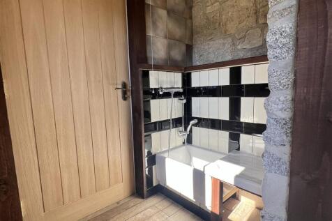 Outdoor Pet Shower Room