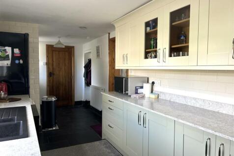 Kitchen: