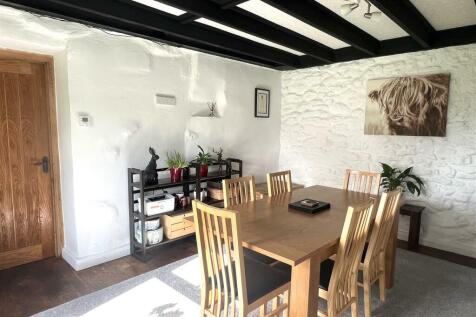 Dining Area: