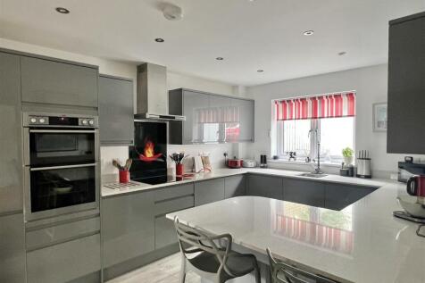 Kitchen: