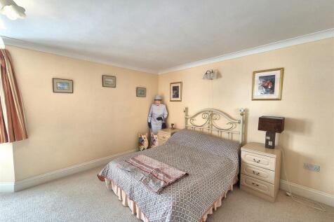 Bedroom 1.jpg