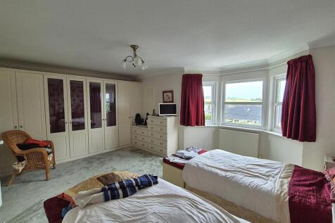 Bedroom 4 (2).jpg