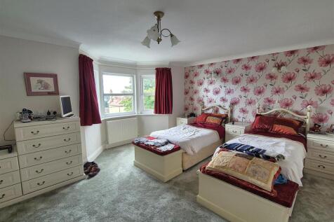 Bedroom 4.jpg