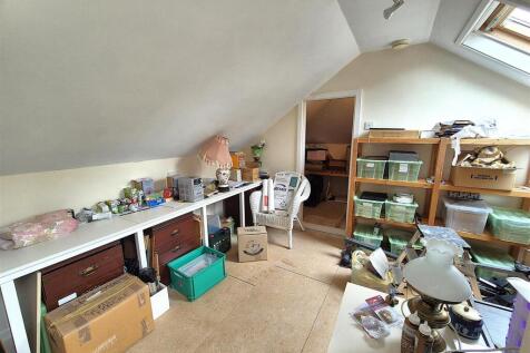 Attic room (2).jpg