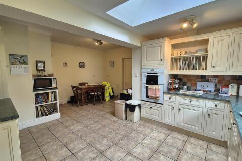 Kitchen breakfast room.jpg