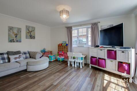 SITTING ROOM/ PLAY ROOM