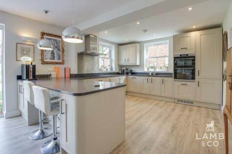 KITCHEN/LIVING SPACE
