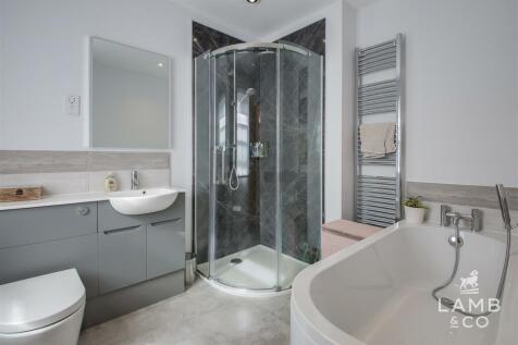 EN SUITE
