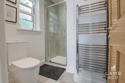EN SUITE