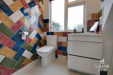 EN SUITE