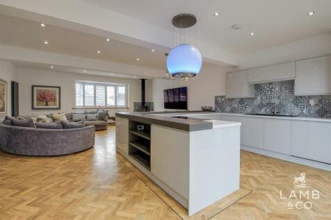 KITCHEN/LIVING SPACE