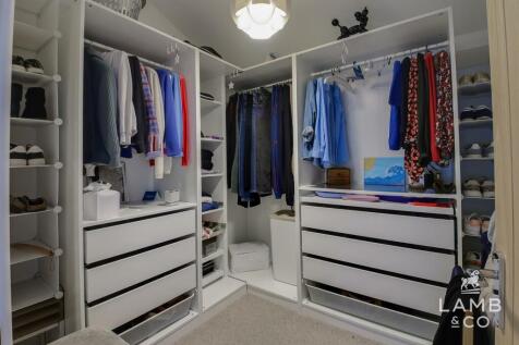 DRESSING ROOM