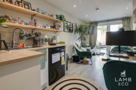 KITCHEN/LIVING SPACE