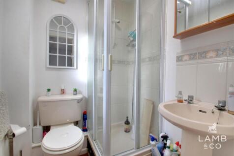 EN-SUITE SHOWER