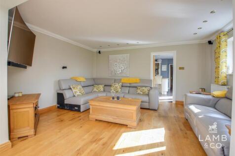 SITTING/DINING ROOM