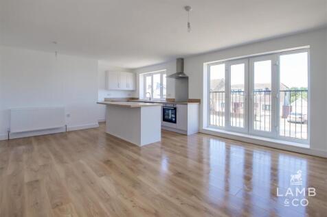 OPEN PLAN LIVING/KITCHEN