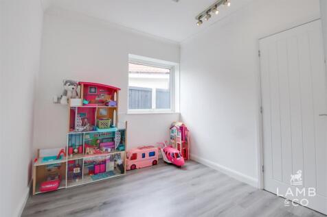 BEDROOM FIVE/ PLAYROOM