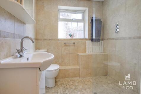 ANNEXE SHOWER ROOM