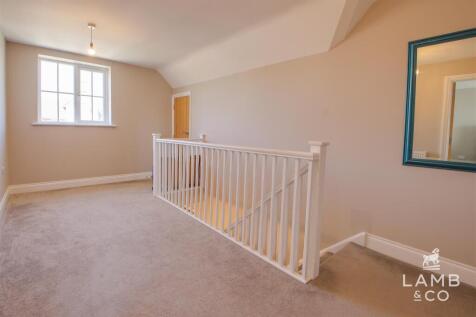 FIRST FLOOR LANDING
